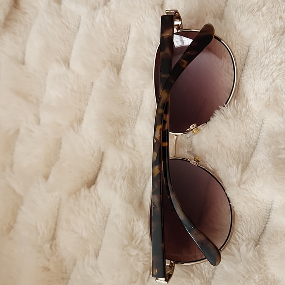 Fashion Sunglasses - Picture 2 of 9